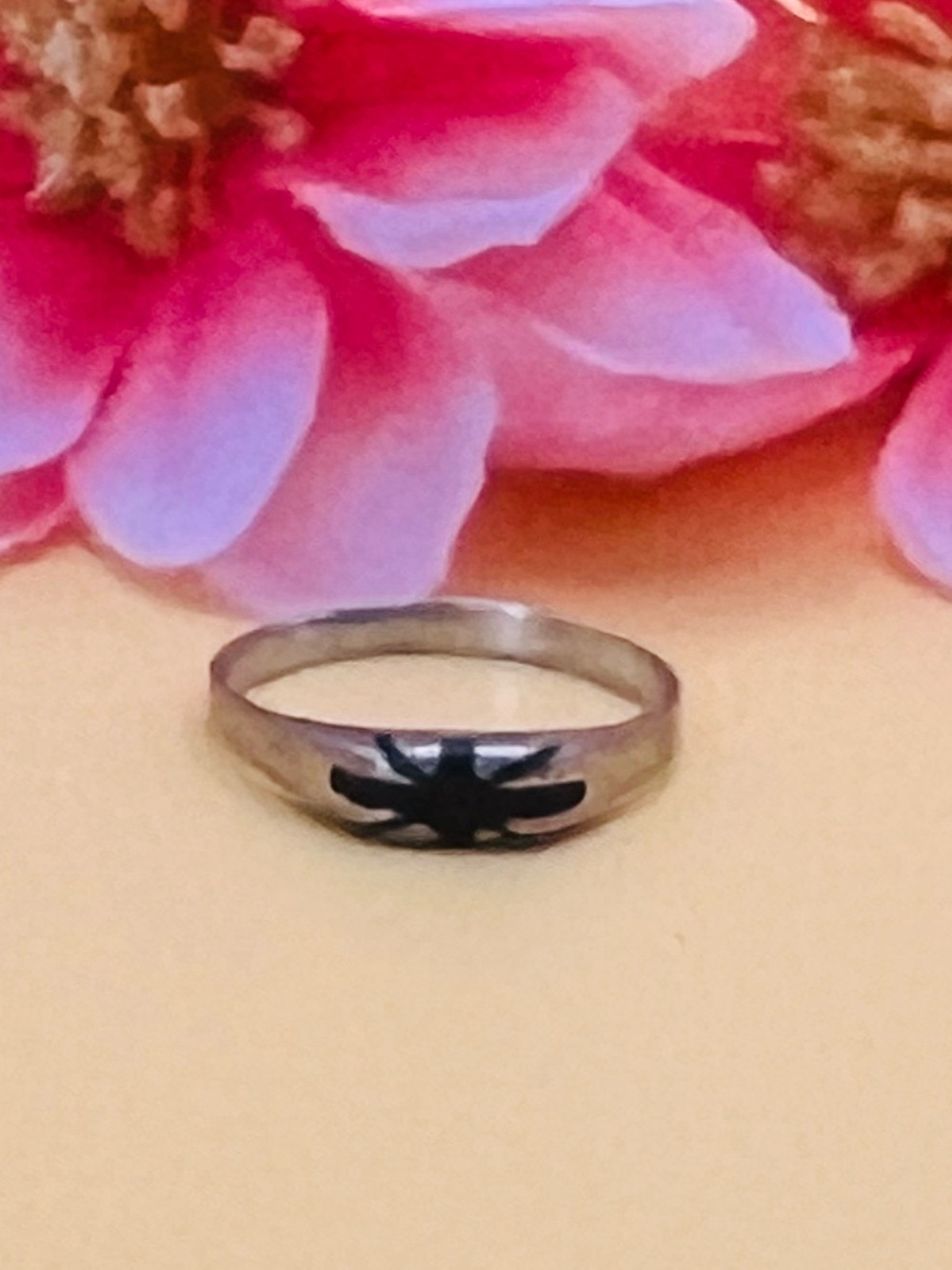 Silver Ring with Black Star Design six 6.5